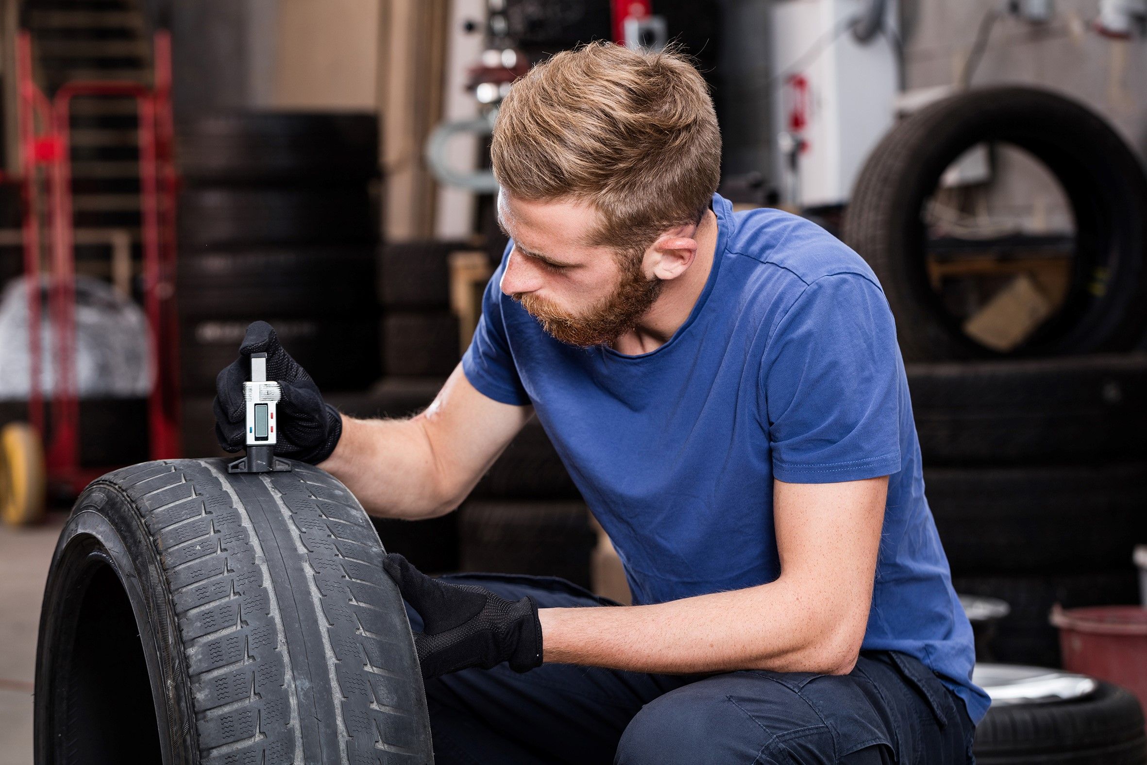 How to check tyre tread depth